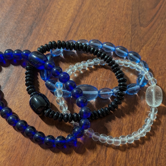 Stretchy Blue, Black and Clear Beaded Bracelets Set - Picture 2 of 6